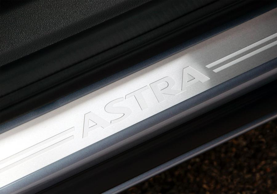  Opel Astra Caravan 2005 года  (фото 11 из 58)